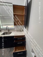 802 University Ave in Huntsville, TX - Foto de edificio - Building Photo