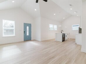 1007 Strickland St in Dallas, TX - Building Photo - Building Photo