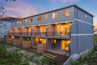 16967 SW 132nd Ter in Tigard, OR - Foto de edificio - Building Photo