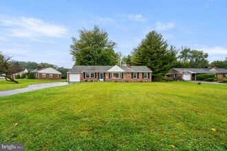 7 E Rhodes Ave in West Chester, PA - Building Photo - Building Photo