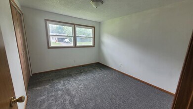 2212 Bartlett Ave in Altoona, WI - Building Photo - Building Photo
