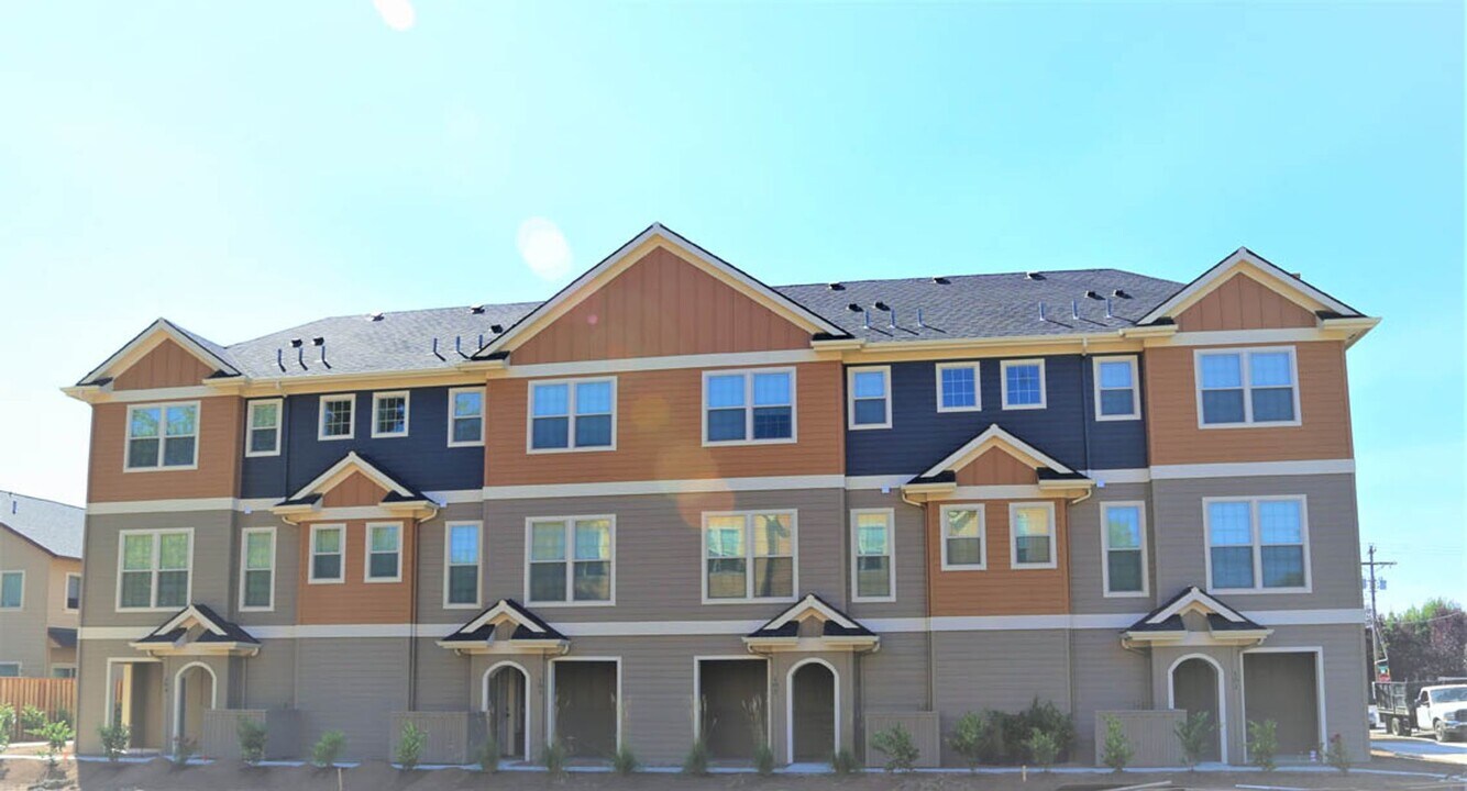 2131 NW Janssen St-Unit -106 in Corvallis, OR - Building Photo