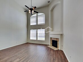 2114 Wembley Way in Rosenberg, TX - Foto de edificio - Building Photo