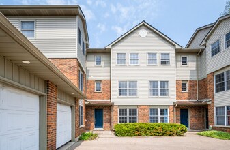 250 Keats Way in Waterloo, ON - Building Photo - Building Photo