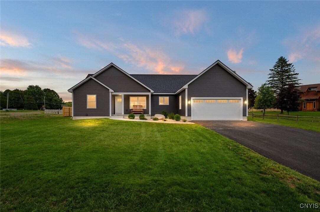 6251 Meadow Dr in Rome, NY - Foto de edificio