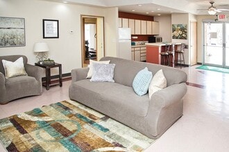 Cedar Creek Crossing Apartments in Quincy, IL - Foto de edificio - Building Photo