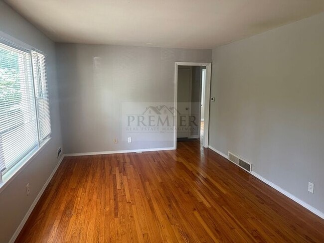 6408 Blue Ridge Cutoff in Raytown, MO - Building Photo - Building Photo