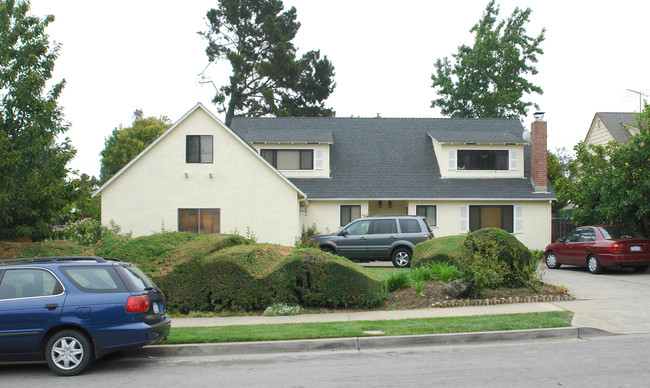 10444 Lockwood Dr in Cupertino, CA - Building Photo - Building Photo