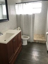 9363 Fontainebleau Blvd in Miami, FL - Foto de edificio - Building Photo