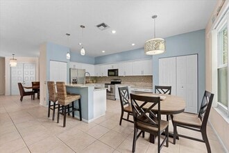 7061 Chesapeake Cir in Boynton Beach, FL - Foto de edificio - Building Photo