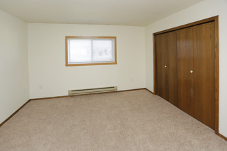 Autumn Chase in Fargo, ND - Building Photo - Interior Photo