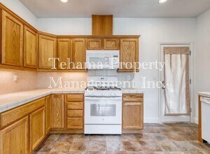 400 James Ct in Red Bluff, CA - Building Photo - Building Photo