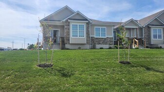 7309 W 158th St in Overland Park, KS - Building Photo