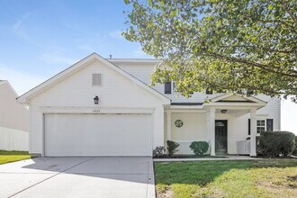 6822 Chieftain Dr in Charlotte, NC - Foto de edificio - Building Photo