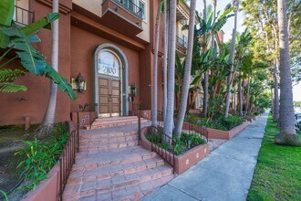 7100 La Tijera Blvd in Los Angeles, CA - Building Photo - Building Photo