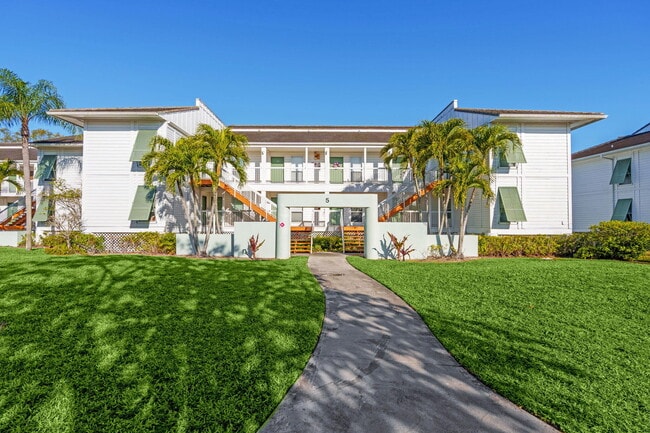 271 Cypress Point Dr in Palm Beach Gardens, FL - Building Photo - Building Photo