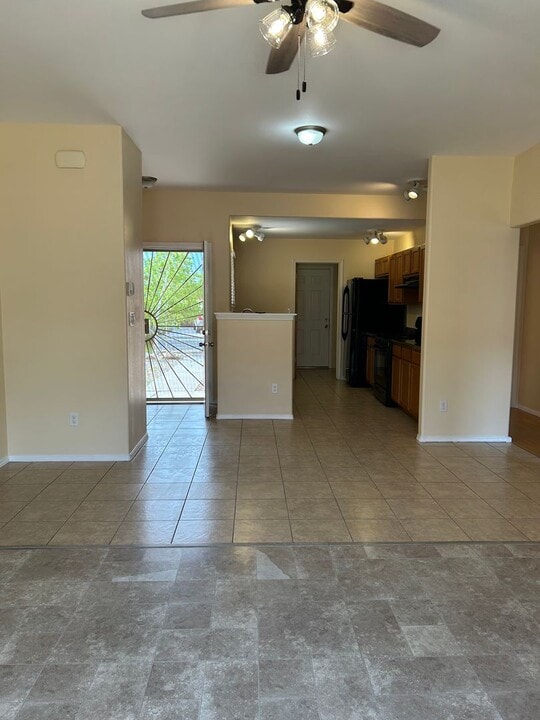 7603 Mesa Del Oro Ln in Santa Fe, NM - Building Photo