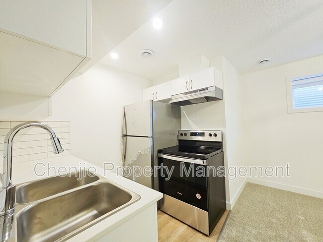 6345 King Wynd SW in Edmonton, AB - Building Photo - Building Photo