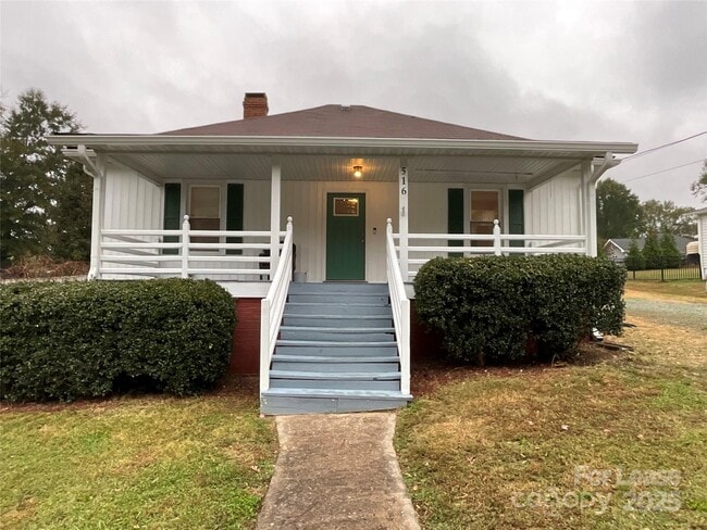 property at 516 W 7th St