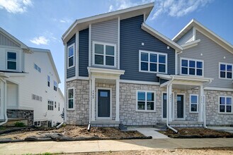 4873 Lacy Rd in Fitchburg, WI - Foto de edificio - Building Photo