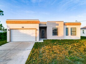 2906 65th St W in Lehigh Acres, FL - Building Photo