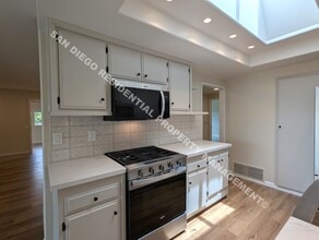 12435 Rios Rd in San Diego, CA - Building Photo - Building Photo