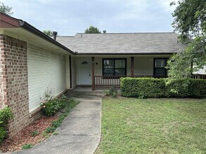 2485 W Jane Cir Dr in Fayetteville, AR - Building Photo - Building Photo