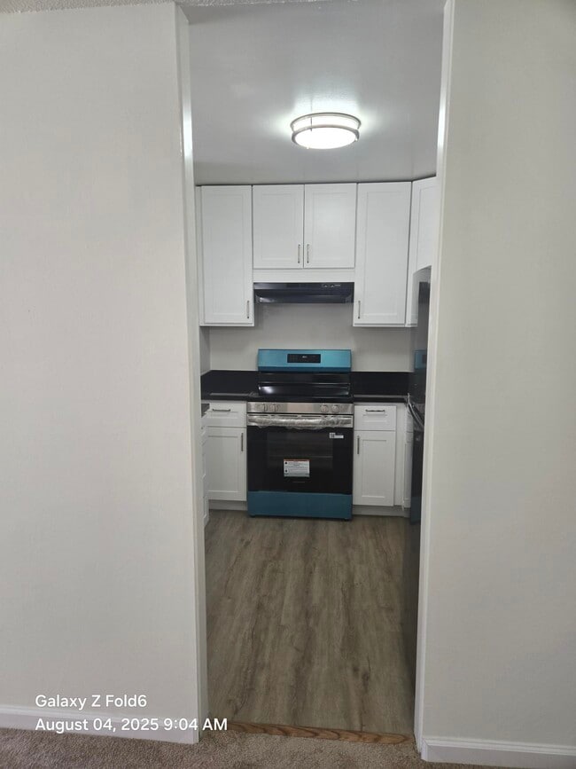 San Carlos Apartments LLC in San Carlos, CA - Building Photo - Building Photo