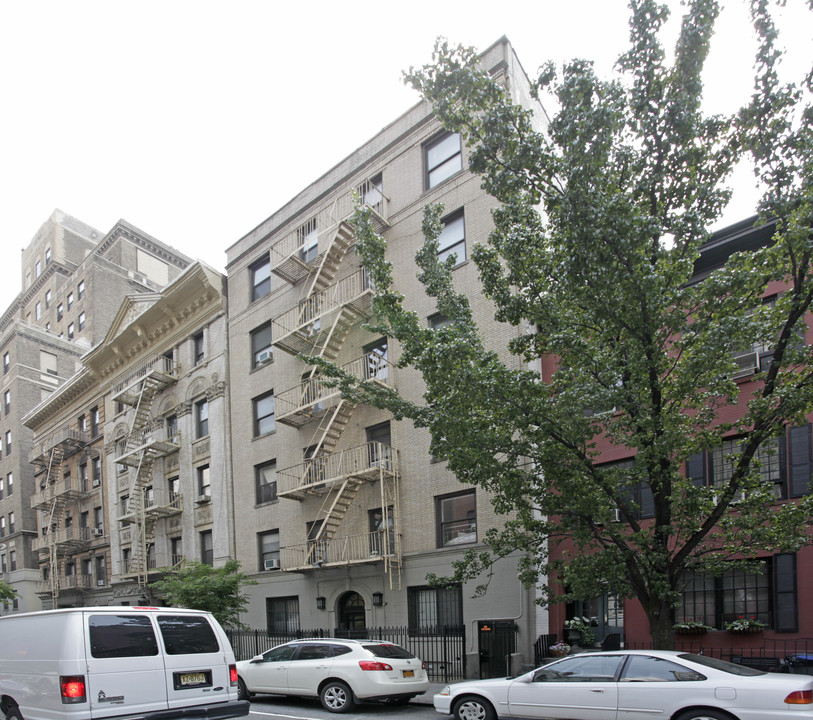 350-352 W 30th St in New York, NY - Building Photo