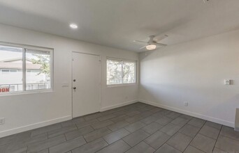 1656 Rue De Valle in San Marcos, CA - Foto de edificio - Building Photo