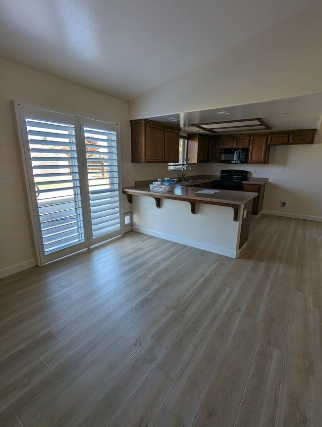 2756 Chardonnay Ln in Wasco, CA - Foto de edificio - Building Photo