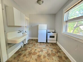 327 6th Ave SE in Minneapolis, MN - Building Photo - Building Photo