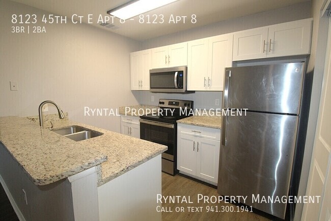 8123 45th Ct E in Sarasota, FL - Building Photo - Building Photo