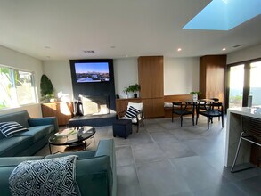 2009 Warfield Ave, Unit 2009 B in Redondo Beach, CA - Building Photo - Building Photo