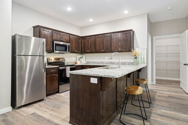 3861 W Univ St in Springfield, MO - Foto de edificio - Building Photo