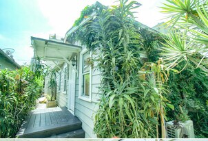 2349 Ocean Ave in Venice, CA - Building Photo