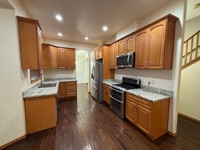 Spacious 4-Bedroom Family Home in Creeksid in Bothell, WA - Building Photo - Building Photo