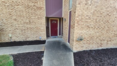 2320 Aberdeen Dr in Tyler, TX - Building Photo - Building Photo