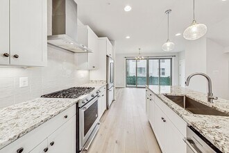 5038 Oakmoore Dr in North Bethesda, MD - Building Photo - Building Photo