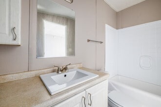 Crumley Farms MHC in Enigma, GA - Building Photo - Interior Photo