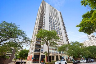 1355 N Sandburg Ter, Unit 303D in Chicago, IL - Building Photo