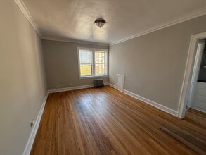 2105 Grove Ave, Unit 201 in Berwyn, IL - Building Photo - Building Photo
