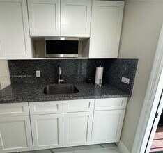 7711 SW 19th St in Miami, FL - Building Photo - Building Photo
