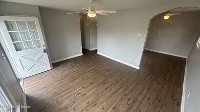 6315 Red Spruce Dr in Louisville, KY - Building Photo - Building Photo