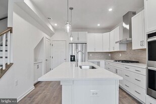 20935 Bluebird Sq in Countryside, VA - Building Photo