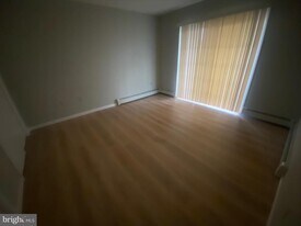 128 Mortimer St in Dunmore, PA - Building Photo