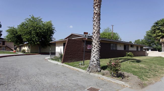 West 9th Street Apartments in San Bernardino, CA - Foto de edificio - Building Photo