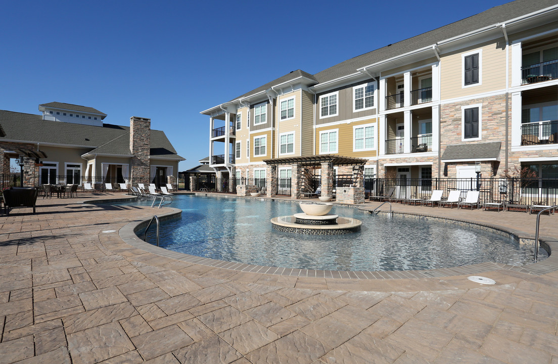 Red Knot at Edinburgh in Chesapeake, VA - Building Photo