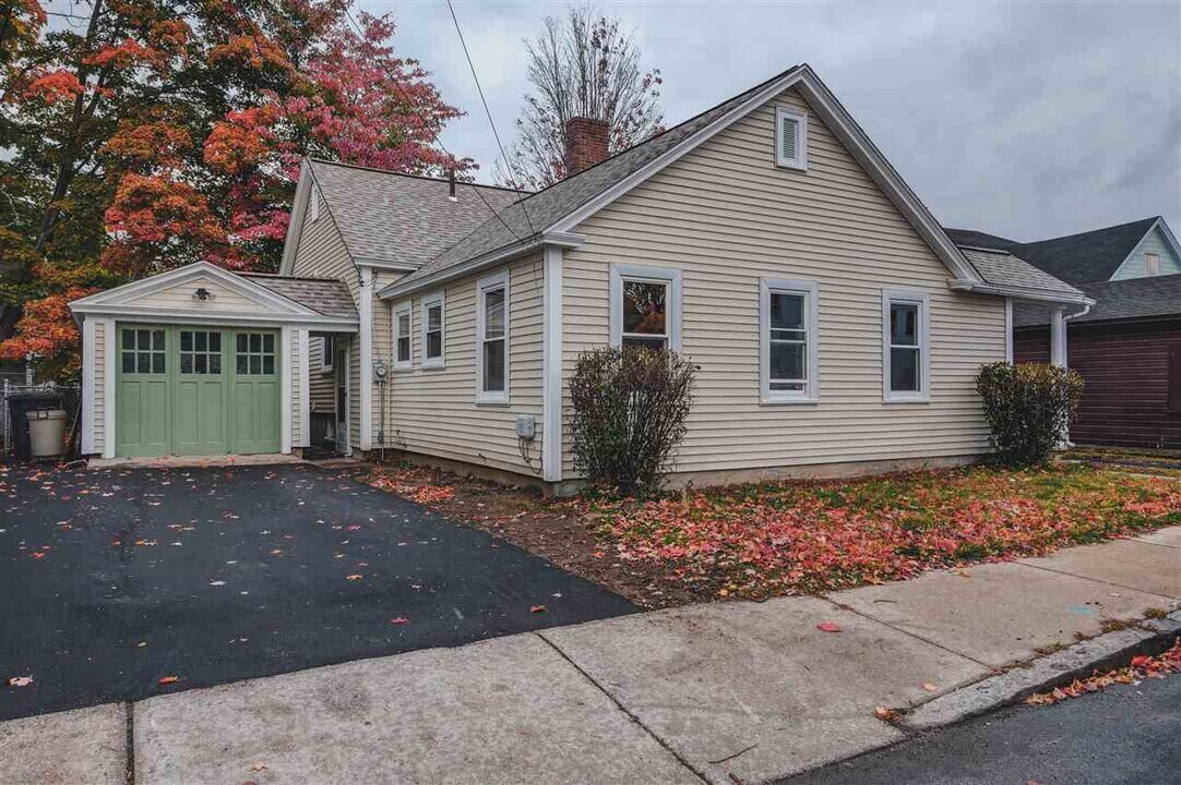 1 Oak St in Nashua, NH - Building Photo