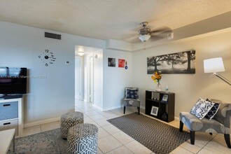 7620 Carlyle Ave in Miami Beach, FL - Building Photo - Building Photo